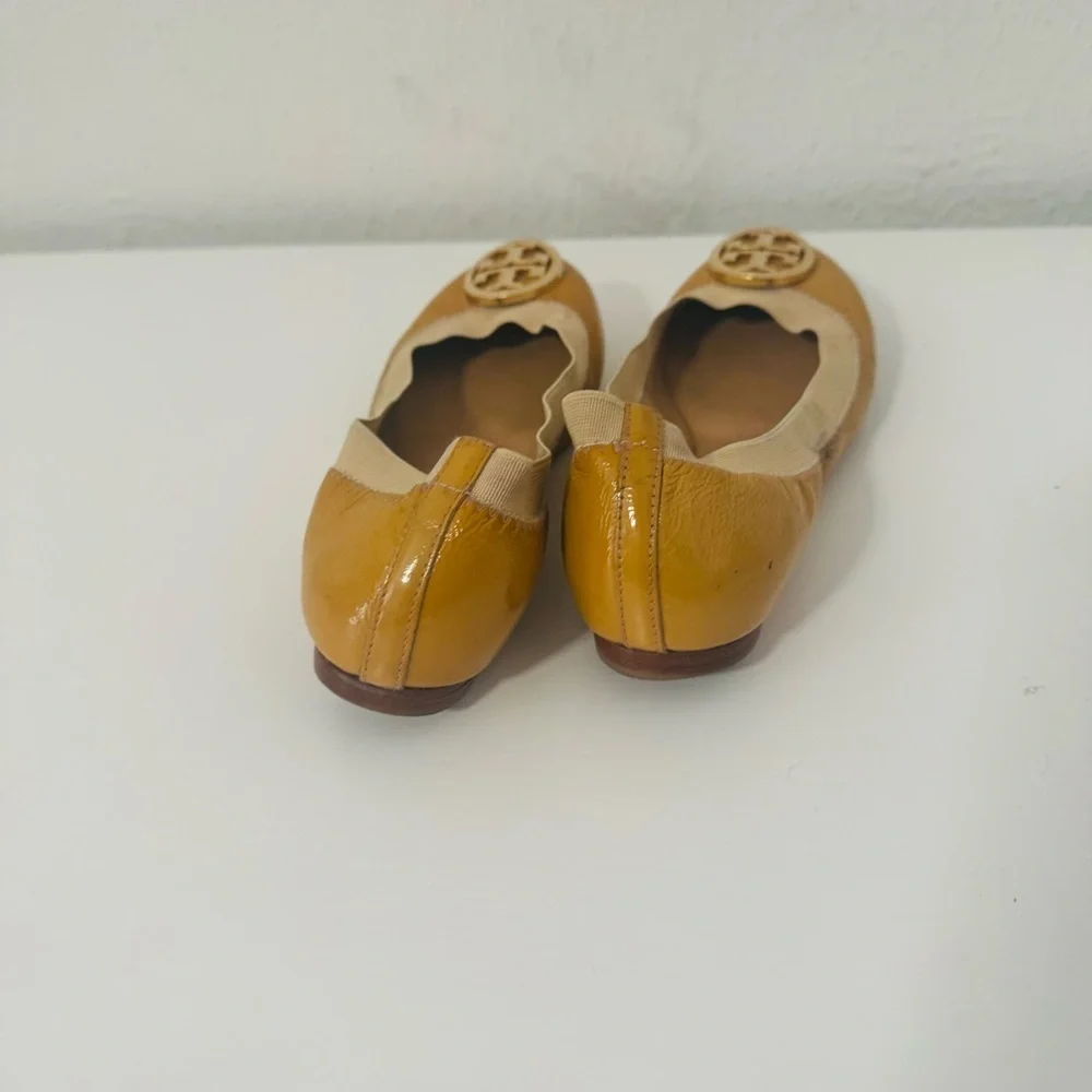 Tory Burch Caroline Size 6M Beige Elastic and Leather Ballet Flats